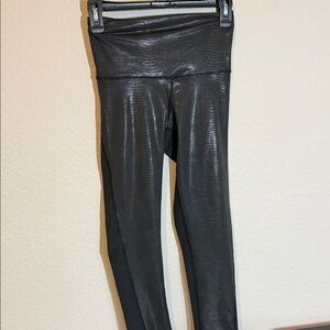 DYI Black Textured Shine Athletic Leggings